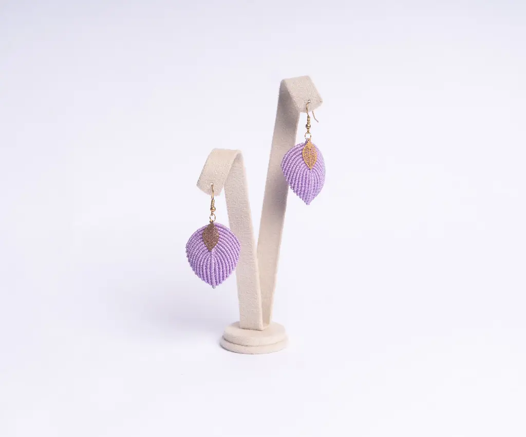 ABRIL ARETES EN MACRAME (Lila)