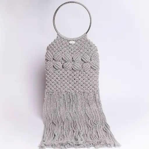 ISABELA BOLSO DE MANO EN MACRAME CON FLECOS