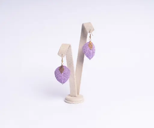 [ARM-A-9] ABRIL ARETES EN MACRAME (Lila)